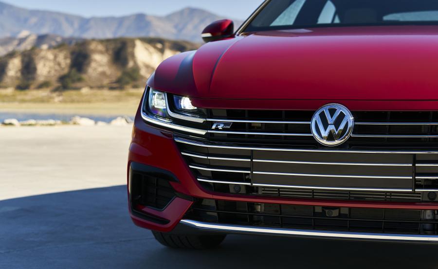 Детали экстерьера Volkswagen Arteon 4Motion R-Line 2019 года  (NA) (фото 31 из 40)